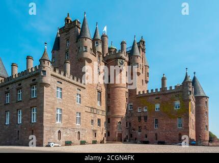 Angus, Schottland, Vereinigtes Königreich - 23. Mai 2012: Schloss von Glamis, aus dem 17. Jahrhundert. Es ist das Kindheitshaus von Königin Elisabeth der Königin Stockfoto