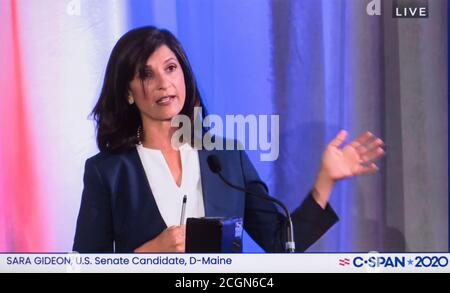 Portland, Maine, USA. September 2020. Screen Grab der C-SPAN Berichterstattung über die Maine US-Senat Debatte. Hier ist die Sprecherin des Hauses SARA GIDEON (D), die derzeit die langjährige Senatorin Susan Collins (R) in den Umfragen führt. Kredit: C-span/ZUMA Wire/Alamy Live Nachrichten Gutschrift: ZUMA Press, Inc./Alamy Live Nachrichten Stockfoto