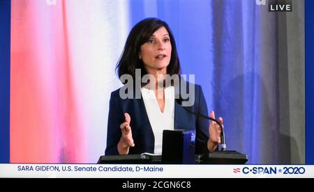 Portland, Maine, USA. September 2020. Screen Grab der C-SPAN Berichterstattung über die Maine US-Senat Debatte. Hier ist die Sprecherin des Hauses SARA GIDEON (D), die derzeit die langjährige Senatorin Susan Collins (R) in den Umfragen führt. Kredit: C-span/ZUMA Wire/Alamy Live Nachrichten Gutschrift: ZUMA Press, Inc./Alamy Live Nachrichten Stockfoto