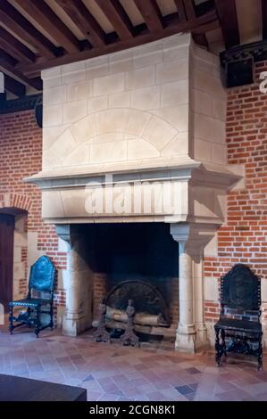 Amboise, Frankreich - 31. Oktober 2013: Kamin in der Küche des Chateau du clos luce, Amboise, Frankreich. Stockfoto