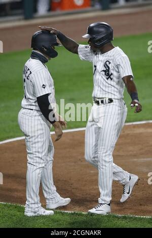 Chicago, Usa. September 2020. Chicago White Sox zweiter Baseman Yolmer Sanchez (5) feiert mit Shortstop Tim Anderson (7), nachdem sie beide gegen die Detroit Tigers im sechsten Inning bei Guaranteed Rate Feld am Freitag, 11. September 2020 in Chicago getroffen. Foto von Kamil Krzaczynski/UPI Credit: UPI/Alamy Live News Stockfoto