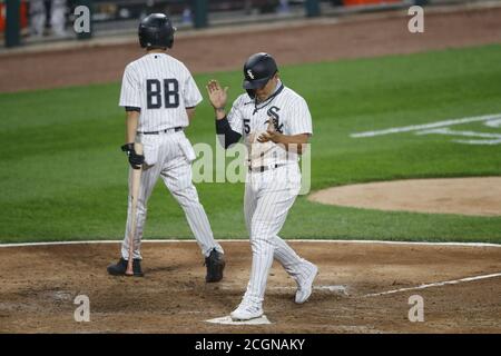 Chicago, Usa. September 2020. Chicago White Sox zweiter Baseman Yolmer Sanchez (5) punktet gegen die Detroit Tigers im sechsten Inning bei Guaranteed Rate Feld am Freitag, 11. September 2020 in Chicago. Foto von Kamil Krzaczynski/UPI Credit: UPI/Alamy Live News Stockfoto