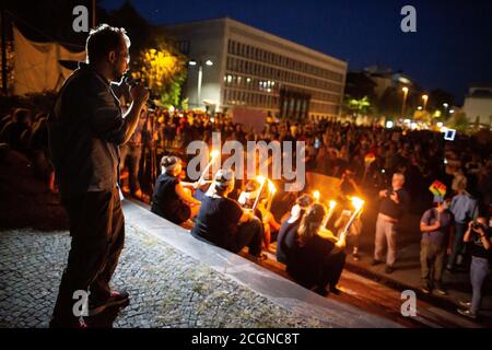 Ljubljana, Slowenien. September 2020. Jasa Jenull, prominente Stimme der langanhaltenden Proteste Sloweniens, hält eine Rede während eines Anti-Regierung-Protestes.am 21. In Folge protestierten Tausende von Menschen in Ljubljana gegen die Regierung von Ministerpräsident Janez Jansa, während sie ständig über Korruption und Beweise für Jansas autoritäres Verhalten berichteten. Kredit: SOPA Images Limited/Alamy Live Nachrichten Stockfoto