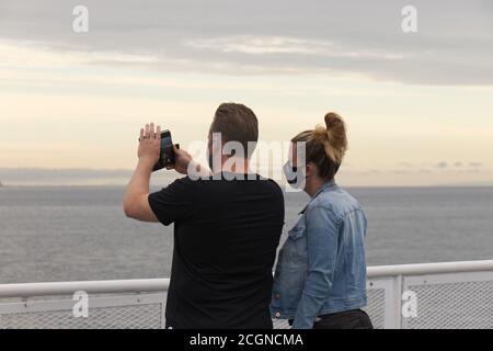 Vancouver, Kanada - 16. Juli 2020: Passagiere tragen Gesichtsmasken auf der Route der BC Ferries zwischen Vancouver und Nanaimo Stockfoto