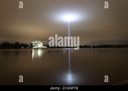 Washington, DC, USA. September 2020. 9/11 Tribut der 'Türme des Lichts' im Pentagon in Washington, DC am 11. September 2020. Kredit: Mpi34/Media Punch/Alamy Live Nachrichten Stockfoto