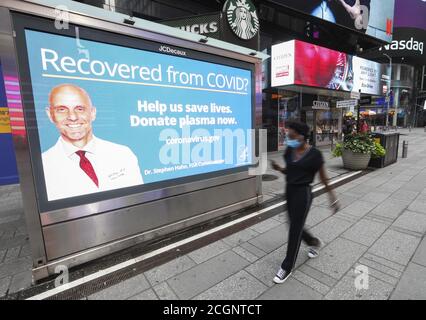 (200912) -- WASHINGTON, 12. September 2020 (Xinhua) -- ein elektronischer Bildschirm zeigt eine Anzeige, die zur Plasmaspende von Patienten aufruft, die von COVID-19 auf dem Times Square in New York, den Vereinigten Staaten, am 19. August 2020 erholt wurden. UM MIT DEN XINHUA SCHLAGZEILEN VOM SEPTEMBER ZU GEHEN. 12, 2020. (Xinhua/Wang Ying) Stockfoto