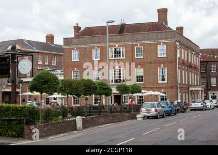 Blandford Forum in Dorset ist eine kleine Marktstadt, die auf seiner georgischen Architektur und Erbe handelt. Es liegt am Fluss Stour und ist ungefähr Stockfoto