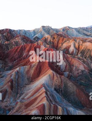 Rote Sandsteinberge verschiedener Mineralien, Zhangye Danxia Geopark, China Stockfoto