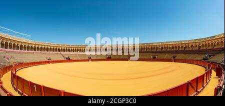 Leere Stierkampfarena, Plaza de Toros de la Real Maestranza de Caballeria, Sevilla, Spanien Stockfoto