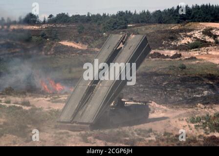 BRITISCHE ARMEE Brückenlegepanzer Chieftain / gepanzerte Fahrzeug-Started Bridge AVLB Chieftain Stockfoto