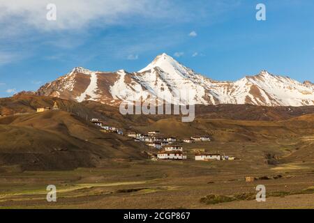 Langza Village das Dorf liegt in den Höhen der Trans Himalayan Range im Spiti Valley, Himachal Pradesh, das als Fossil Dorf in Indien berühmt ist Stockfoto