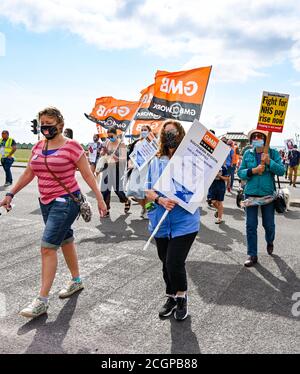 Brighton UK 12. September 2020 - Krankenschwestern NHS Arbeiter und Unterstützer nehmen an einem zweiten nationalen Tag der Protestmärsche und Kundgebungen in Hove Lawns Brighton heute Teil. Sie kämpfen für Òfair payÓ für alle NHS-Arbeiter und versuchen, die Regierung davon zu überzeugen, dass sie eine Lohnerhöhung von 15 Prozent verdienen. : Credit Simon Dack / Alamy Live News Stockfoto