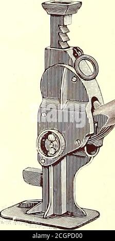 . Die Straßenbahn Zeitschrift . Jack Nr. 19 Für Automatisches Absenken. HOLEN SIE SICH DAS BESTE. Die BARRETT JACKvS sind zweifellos die besten. BESTweil sie leistungsstark, leicht, schnell und positiv sind, und sind die einzigen Jacks mit einer automatischen Absenkvorrichtung, durch die jede Last durch die gleiche Bewegung des Hebels wie Anheben allmählich abgesenkt werden. Einer der Barktt J.acks sollte zumindest in jedem anderen Straßenwagen sein, so dass in ca.se der Entgleisung, der Jack sofort zur Hand wäre und die Linie nicht blockiert würde und die Passengers belästigt würden. Nur eine Erfahrung dieser Art würde mehr als die Kosten von J bezahlen Stockfoto