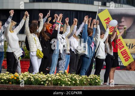 Friedliche Kundgebung in Belarus gegen den Diktator. Frauen bei einem friedlichen Protest in Belarus. Stockfoto