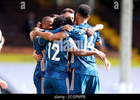 Craven Cottage, London, Großbritannien. September 2020. English Premier League Football, Fulham gegen Arsenal; Alexandre Lacazette von Arsenal feiert mit Teamkollegen, nachdem er für 0-1 in der 9. Minute aus einer Verwechslung in der Box Kredit: Action Plus Sports/Alamy Live News Stockfoto