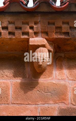 Details der Stiftskirche San Pedro de Teverga. Teverga Rathaus, im Naturpark Las Ubiñas-La Mesa. Asturien. Spanien.Europa Stockfoto