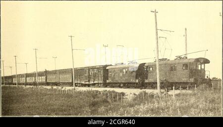 . Die Straßenbahn Zeitschrift . GEPÄCK UND EXPRESS-WAGEN FÜR PHILADELPHIA & WESTERN KAILRUAD 5 ZOLL X 8 Zoll. Langblättrige gelbe Kiefernhölzer und mit Stahlkanälen. Die mittleren Schweller bestehen aus 6 Zoll, i23/4-lb.i-Trägern mit Holzfüllern. Das Innere ist eine große com-Palouse, Whitman County, Spokane, eine Entfernung von 76Meilen. Dies ist die erste Instanz eines Zirkus, der von einem elektrischen f)ower im Nordwesten übertragen wird. Der Zirkus con-. Ein DREIUNDZWANZIG-AUTO CIRCUS ZUG IM NORDWESTEN WIRD VON IWO EINPHASIGEN LOKOMOTIVEN Abteilung gezogen, keine Trennwand für die Taxis gemacht. Die Seite des Stockfoto