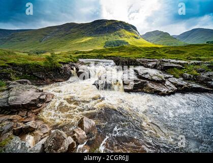 Blick auf den Fluss Etive in Glen Etive, Highland Region, Schottland, Großbritannien Stockfoto