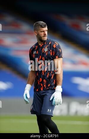 Selhurst Park, London, Großbritannien. September 2020. English Premier League Football, Crystal Palace versus Southampton; Torwart Fraser Forster of Southampton während des Vormatches Aufwärmen Credit: Action Plus Sports/Alamy Live News Stockfoto
