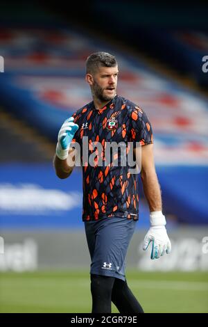 Selhurst Park, London, Großbritannien. September 2020. English Premier League Football, Crystal Palace versus Southampton; Torwart Fraser Forster of Southampton während des Vormatches Aufwärmen Credit: Action Plus Sports/Alamy Live News Stockfoto