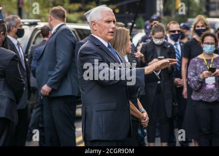 US-Vizepräsident Mike Pence besucht September 11 Memorial und FDNY Firehouse in NYC, um Ersthelfer zu ehren. Stockfoto