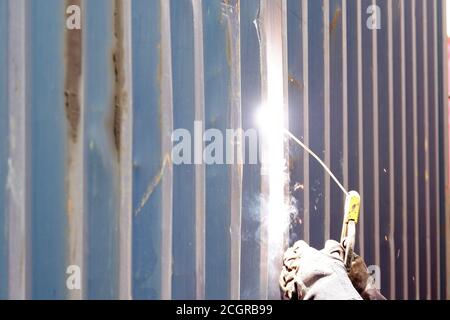 Glauben Sie der Container Wand Container Reparatur Stockfoto