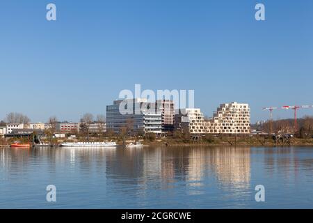 Bordeaux, Frankreich: 22. Februar 2020: Neue Entwicklungen am 44 Quai Deschamps Stockfoto