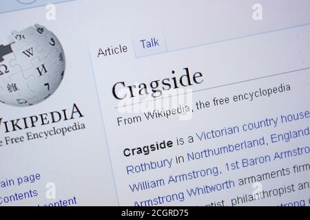 Rjasan, Russland - 09. September 2018 - Wikipedia-Seite über Cragside auf einem Display von PC Stockfoto