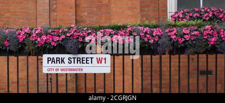 12. September 2020 - Mayfair, London Großbritannien: Straßenschild in Richtung Park Street in W1 Stockfoto