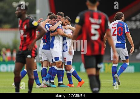 Bradley Johnson (versteckt) von Blackburn Rovers feiert das erste Tor seiner Mannschaft mit Teamkollegen während des Sky Bet Championship-Spiels im Vitality Stadium in Bournemouth. Stockfoto