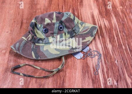 Vietnam Veteran Jungle Green Hut & Hund Tags Stockfoto