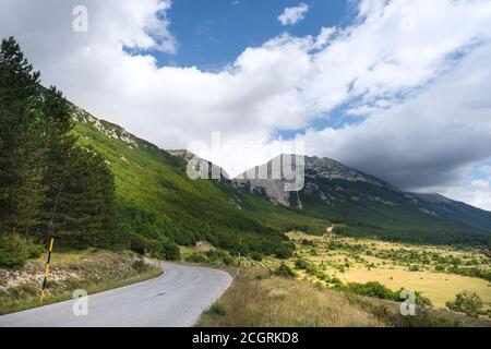 Straße in der majella Bergregion in den abruzzen san leonardo Bestanden Stockfoto