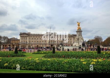 Buckingham Palace, London, Großbritannien - 2018. Buckingham Palace ist die Londoner Residenz Ihrer Majestät der Königin und ist während der Queen's für die Öffentlichkeit zugänglich Stockfoto
