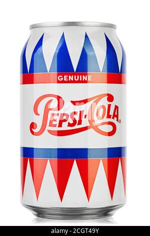 Ukraine, Kiew - August 28. 2020: . Pepsi ist ein kohlensäurehaltiges Softdrink auf weißem Hintergrund, hergestellt und hergestellt von PepsiCo. Datei enthält Beschneidung Stockfoto