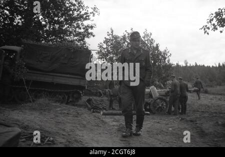 2. Weltkrieg Wehrmacht Heer Raupenschlepper Ost RSO mit Panzerabwehrkanone PAK 97/38 75 mm / 7,5 cm - 2. Weltkrieg / 2. Weltkrieg Caterpillar Tractor East CTE / RSO mit Panzerabwehrkanone 97/38 75mm / 7,5cm Stockfoto