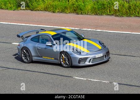 2018 Silber Porsche 911 GT3; Fahrzeug Verkehr Fahrfahrzeuge, Autos fahren Fahrzeug auf britischen Straßen, Motoren, Fahren auf der Autobahn M6-Netz. Stockfoto