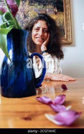 Carol Gilligan ist Professorin für amerikanische Geschichte und Institutionen an der Cambridge University Pitt und Gastprofessorin in den Sozial- und Politikwissenschaften, wo diese Fotos entstanden sind. 12. April 1994. Foto: Neil Turner Stockfoto