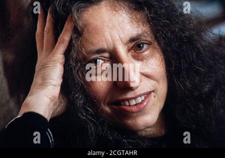 Carol Gilligan ist Professorin für amerikanische Geschichte und Institutionen an der Cambridge University Pitt und Gastprofessorin in den Sozial- und Politikwissenschaften, wo diese Fotos entstanden sind. 12. April 1994. Foto: Neil Turner Stockfoto