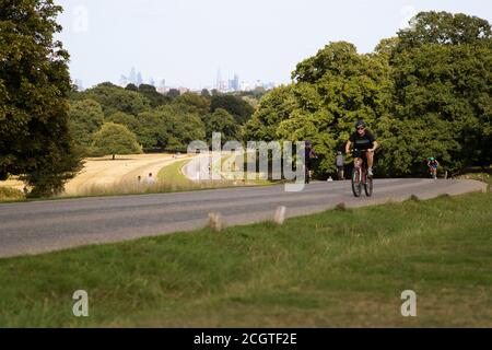 London, Großbritannien. September 2020. Warmes, sonniges Wetter in Richmond. Blick mit Central London im Hintergrund. Kredit: Liam Asman/Alamy Live Nachrichten Stockfoto