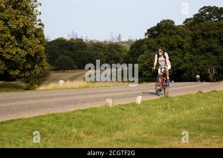 London, Großbritannien. September 2020. Warmes, sonniges Wetter in Richmond. Blick mit Central London im Hintergrund. Kredit: Liam Asman/Alamy Live Nachrichten Stockfoto