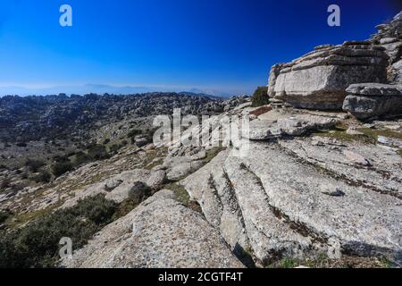 El Torcal de Antequera ist ein Naturschutzgebiet in der Sierra del Torcal Bergkette im Süden der Stadt Antequera. Es ist Karstlandschaft. Stockfoto