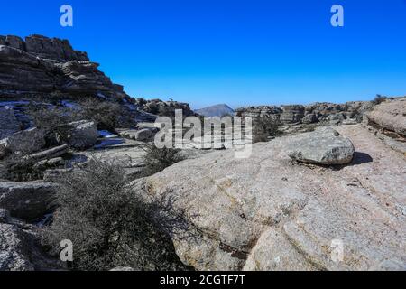El Torcal de Antequera ist ein Naturschutzgebiet in der Sierra del Torcal Bergkette im Süden der Stadt Antequera. Es ist Karstlandschaft. Stockfoto