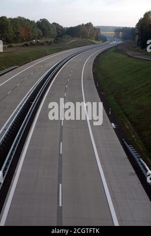 Colbitz, Deutschland. September 2020. Blick auf den neu errichteten Abschnitt der A 14 zwischen Colbitz und Tangerhütte. Am 14. September wird Bundesverkehrsminister Scheuer den acht Kilometer langen Abschnitt offiziell eröffnen. Quelle: Stephan Schulz/dpa-Zentralbild/ZB/dpa/Alamy Live News Stockfoto