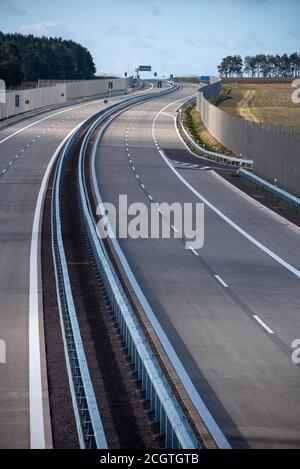 Colbitz, Deutschland. September 2020. Blick auf den neu errichteten Abschnitt der A 14 zwischen Colbitz und Tangerhütte. Am 14. September wird Bundesverkehrsminister Scheuer den acht Kilometer langen Abschnitt offiziell eröffnen. Quelle: Stephan Schulz/dpa-Zentralbild/ZB/dpa/Alamy Live News Stockfoto