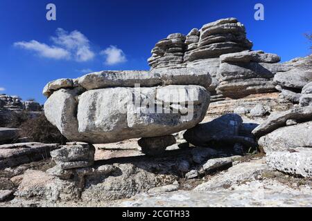 El Torcal de Antequera ist ein Naturschutzgebiet in der Sierra del Torcal Bergkette im Süden der Stadt Antequera. Es ist Karstlandschaft. Stockfoto