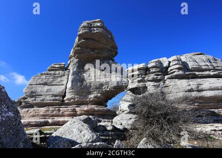 El Torcal de Antequera ist ein Naturschutzgebiet in der Sierra del Torcal Bergkette im Süden der Stadt Antequera. Es ist Karstlandschaft. Stockfoto