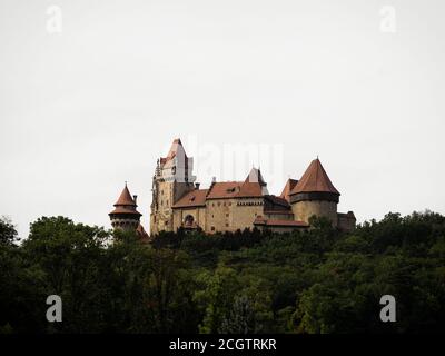 Mittelalterliche Burg Kreuzenstein in Leobendorf bei Wien, Niederösterreich Stockfoto