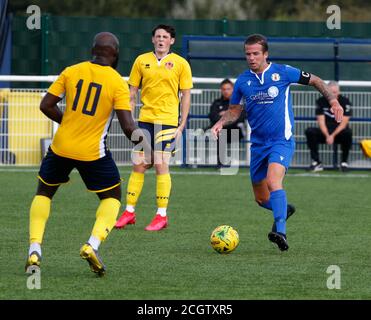 Aveley, Großbritannien. Februar 2018. SOUTHEND, ENGLAND - SEPTEMBER 12: Lewis Dark of Grays Athletic während FA Cup - Vorrunde zwischen Grays Athletic und Witham Town in Parkside, Park Lane, Aveley, UK am 12. September 2020 Credit: Action Foto Sport/Alamy Live News Stockfoto