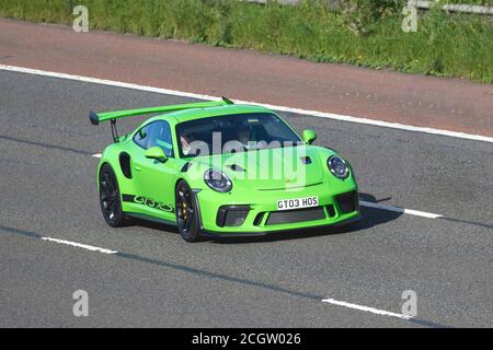 2018 grüner Porsche 911 GT3 RS S-A; Fahrzeuge, die Fahrzeuge auf britischen Straßen fahren, Motoren, Fahrzeuge auf dem Autobahnnetz der M6. Stockfoto