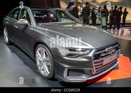 FRANKFURT, DEUTSCHLAND - SEP 11, 2019: Neues Fahrzeugmodell Audi S6 auf der IAA 2019 in Frankfurt. Stockfoto